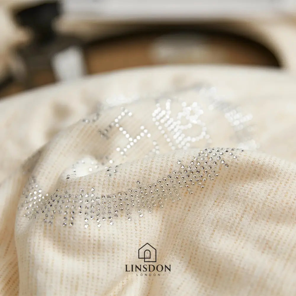 350 Gsm Winter Cashmere Wool Fabric (Premium Quilt)